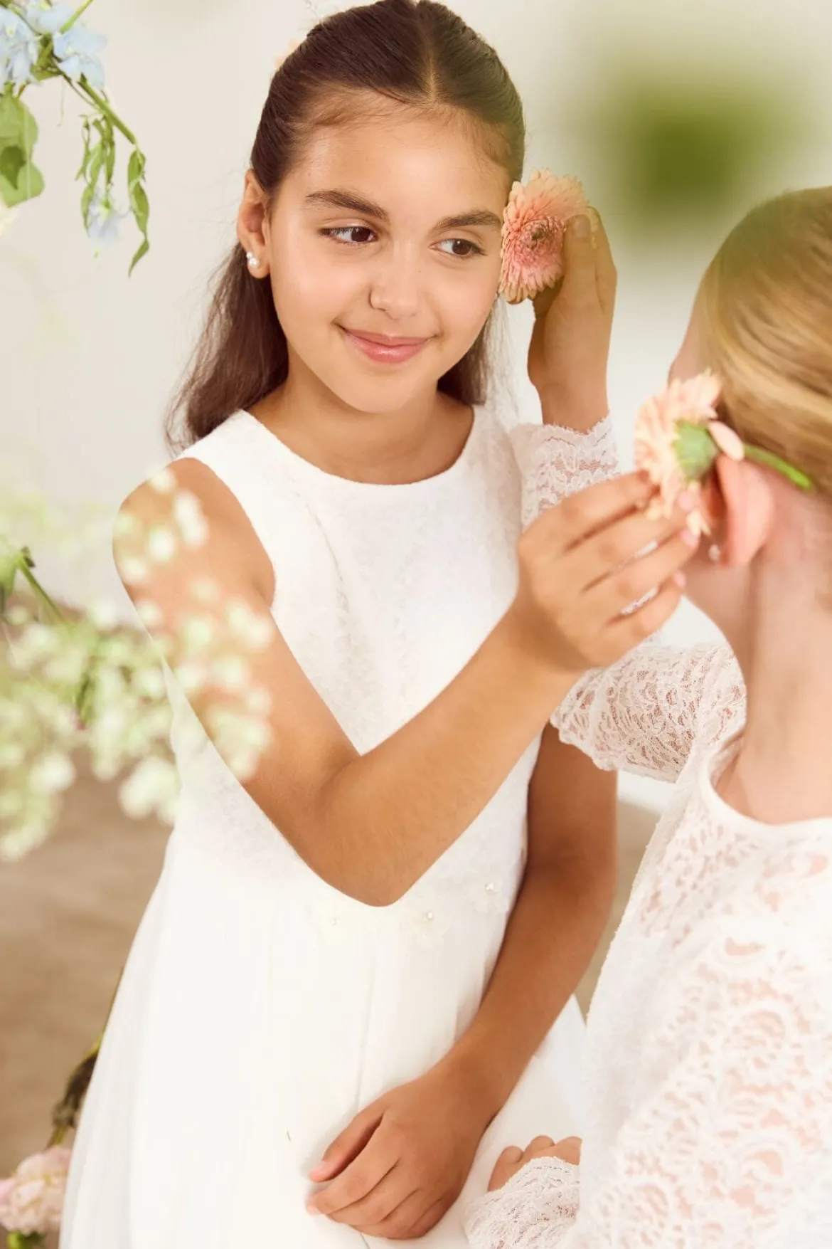 Schwingendes Kommunionkleid aus Chiffon und Spitze