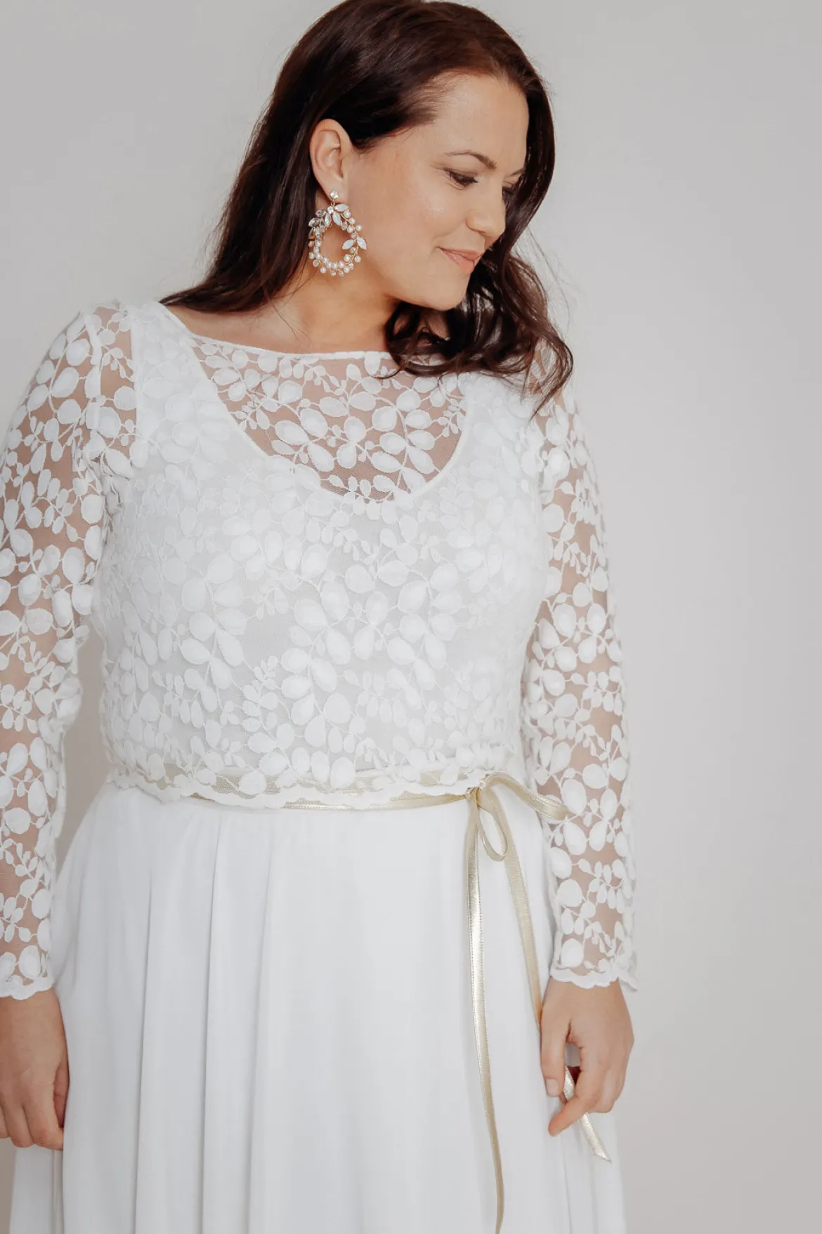 V-Ausschnitt Top aus Viskose-Seide in Ivory - noni Curvy