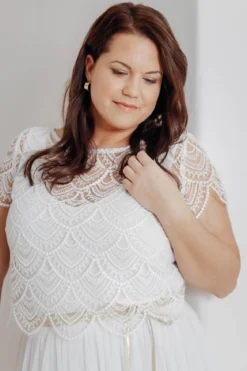 V-Ausschnitt Top aus Viskose-Seide in Ivory - noni Curvy