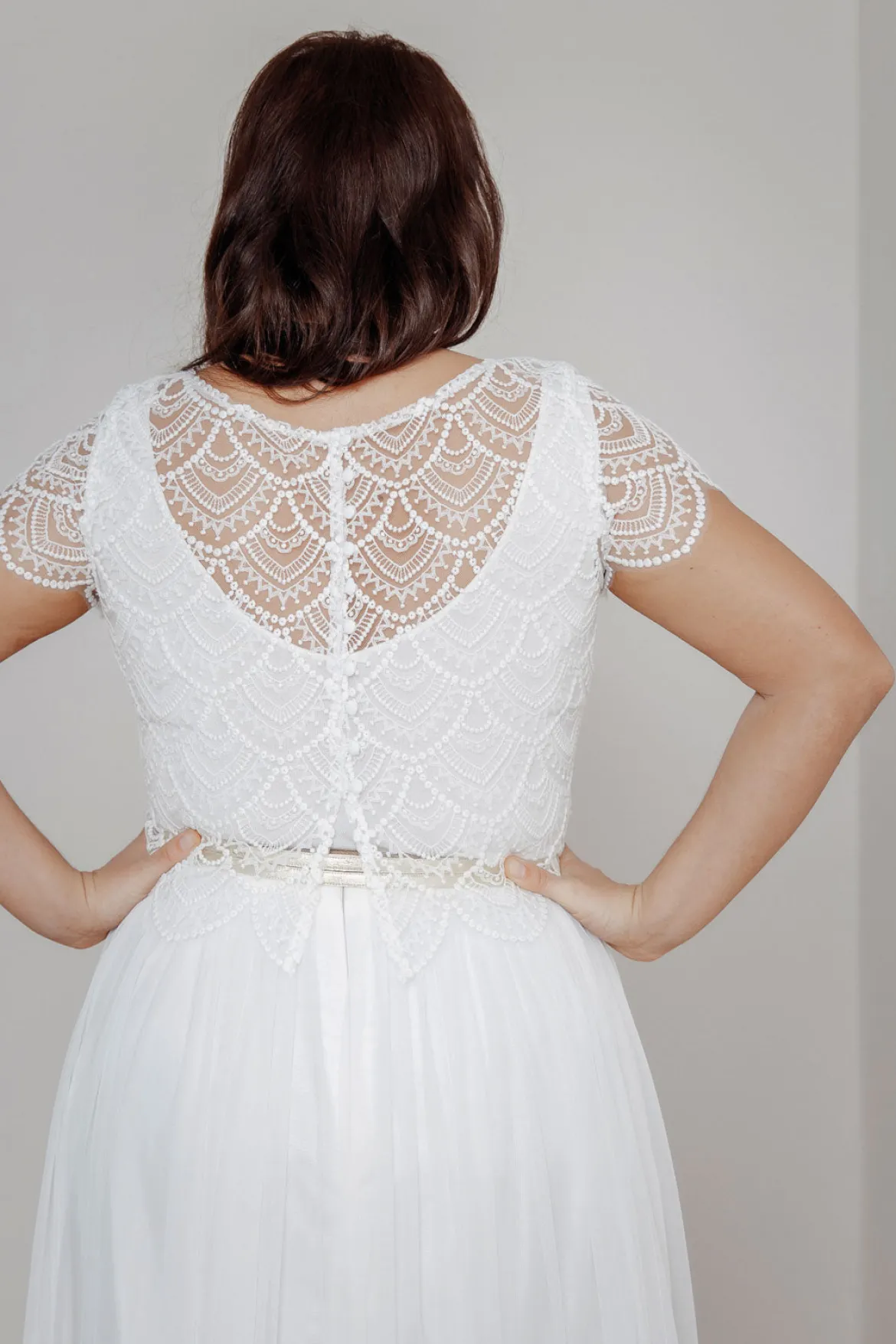 V-Ausschnitt Top aus Viskose-Seide in Ivory - noni Curvy