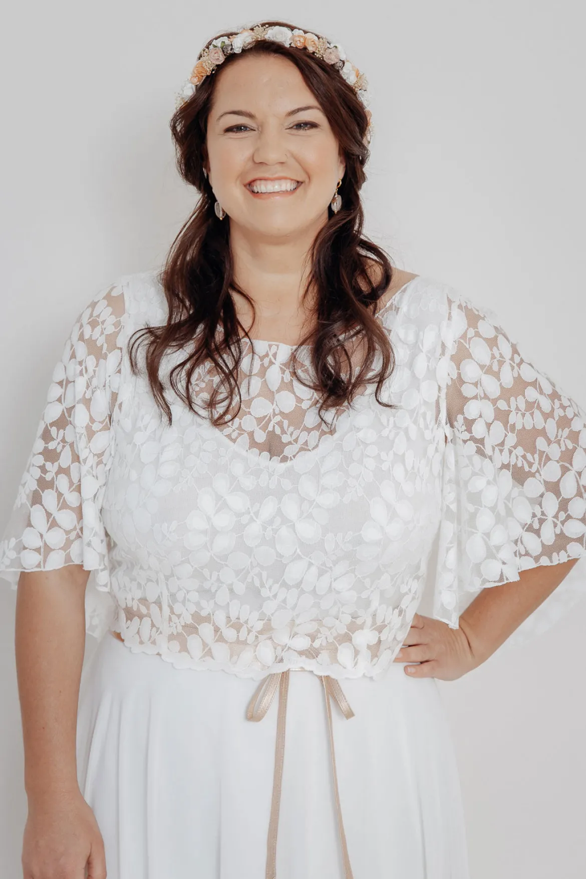 V-Ausschnitt Top aus Viskose-Seide in Ivory - noni Curvy