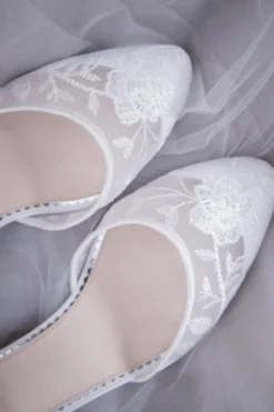 Verzierte Brautschuhe – London Ivory Lace | The Perfect Bridal Company