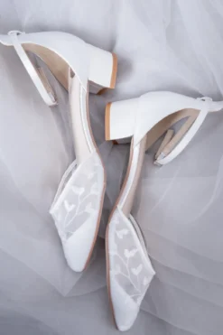 Verzierte Brautschuhe – London Ivory Lace | The Perfect Bridal Company