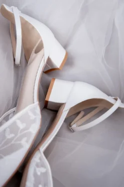 Verzierte Brautschuhe – London Ivory Lace | The Perfect Bridal Company